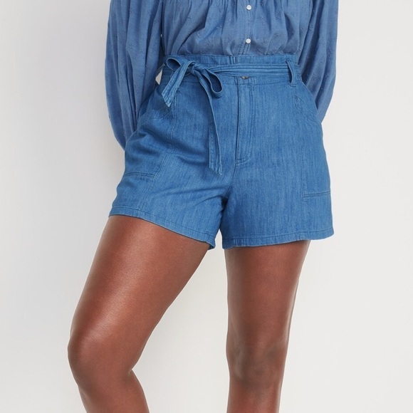 Old Navy Femme Workwear chambray belted shorts with pockets . Size M - Picture 1 of 10